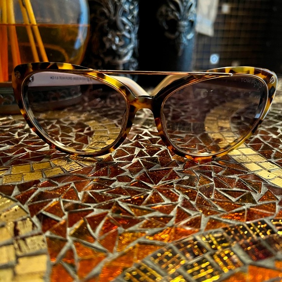 Tom Ford Edita Tortoise Brown Gradient Sunglasses Cat Eye